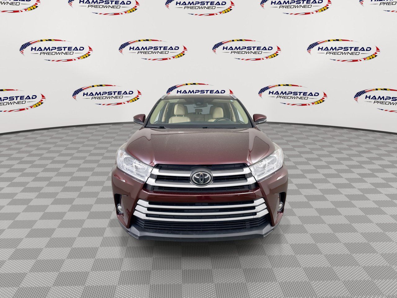 Used 2017 Toyota Highlander XLE AWD/4WD image 3