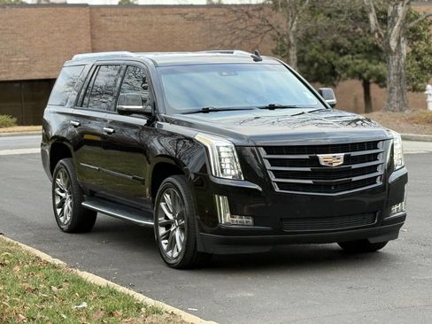 Used 2020 Cadillac Escalade Luxury w/ Escalade Sport Edition image 2
