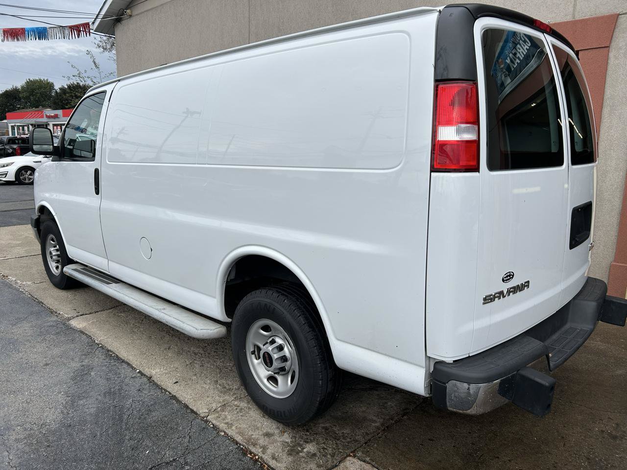 Used 2022 GMC Savana 2500 w/ Driver Convenience Package RWD image 4