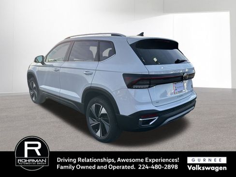 New 2026 Volkswagen Taos SE image 6