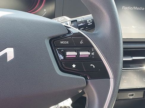 Certified 2024 Kia Niro LX image 22