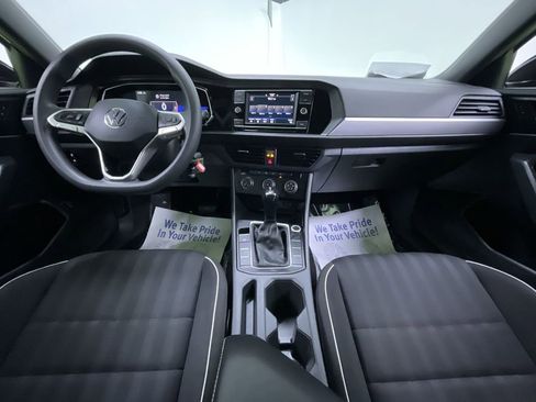 Used 2022 Volkswagen Jetta Sport image 17