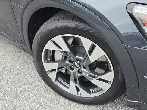 Used 2023 Audi e-tron Premium w/ Convenience Plus Package image 9