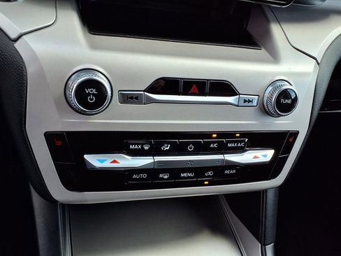 Certified 2023 Ford Explorer XLT image 7