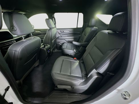 Used 2025 Chevrolet Traverse LT FWD image 28