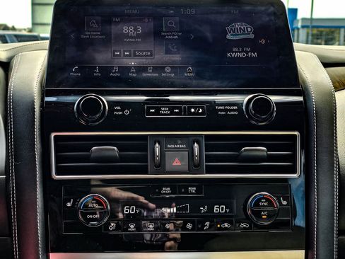 Used 2023 INFINITI QX80 Premium Select w/ All-Season Package image 18