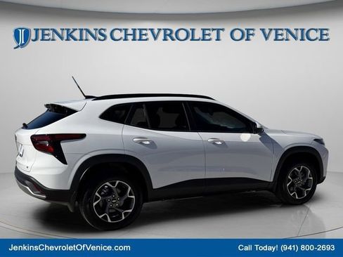 New 2026 Chevrolet Trax LT w/ Driver Confidence Package FWD image 5