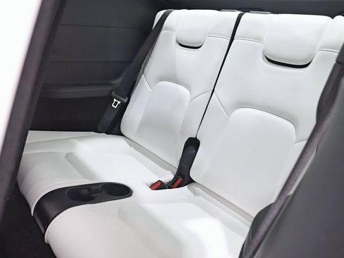 Used 2022 Tesla Model Y Long Range image 30