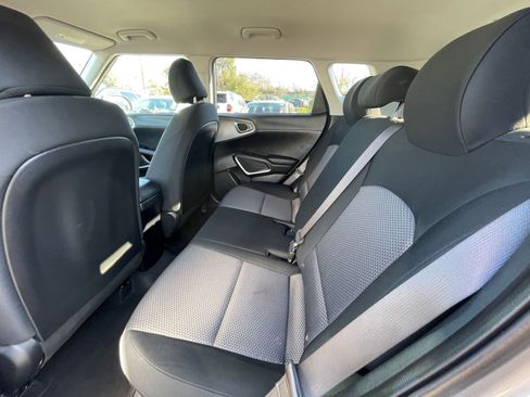 Used 2025 Kia Soul LX w/ LX Technology Package image 23