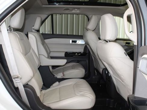 Used 2023 Ford Explorer Platinum w/ Technology Package AWD/4WD image 21