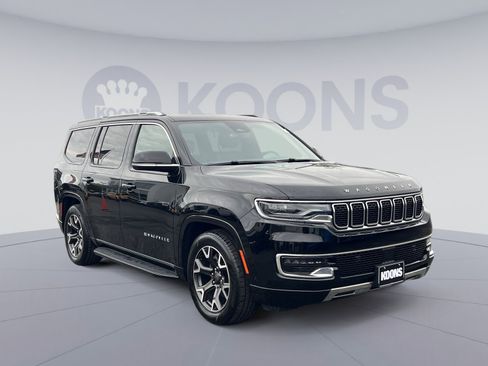 Used 2024 Jeep Wagoneer Series III AWD/4WD image 2