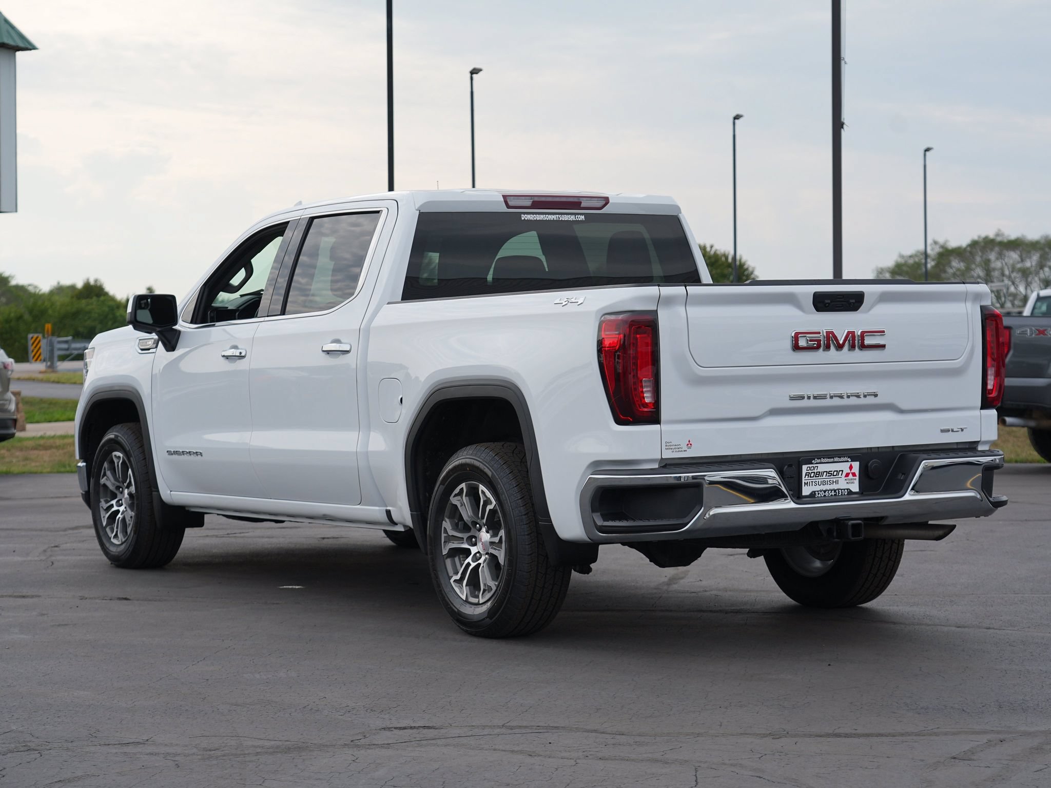Used 2025 GMC Sierra 1500 SLT AWD/4WD image 6