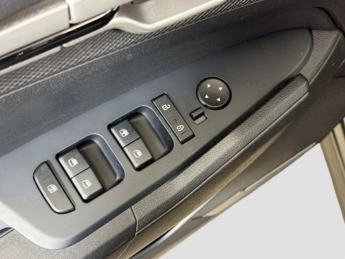 Used 2025 Kia Sportage LX image 18