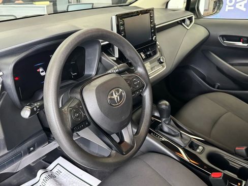 Used 2020 Toyota Corolla LE image 9