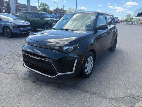 Certified 2023 Kia Soul LX image 3