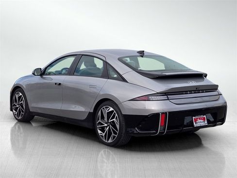 Used 2023 Hyundai Ioniq 6 SEL image 6