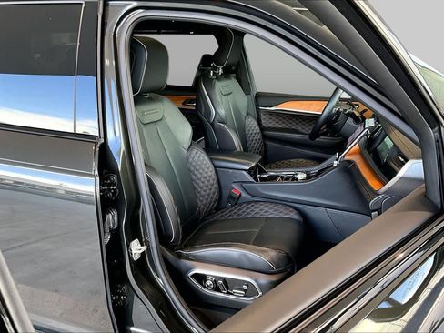 Used 2023 Jeep Grand Cherokee L Summit AWD/4WD image 8