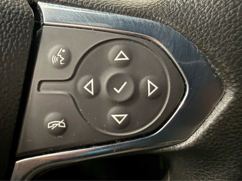 Used 2023 Chevrolet Traverse LS AWD/4WD image 19