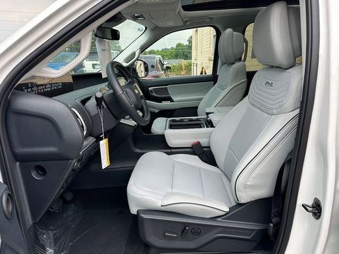 New 2026 Ford Expedition Platinum w/ Platinum Ultimate Package AWD/4WD image 12