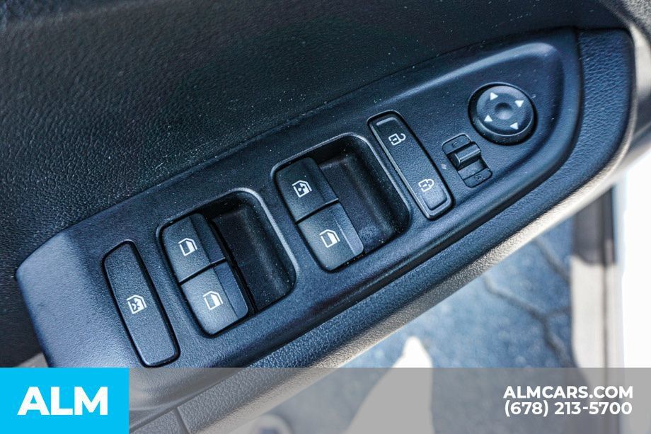 Used 2025 Hyundai Venue SEL FWD image 46
