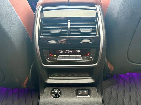 Used 2020 BMW X7 M50i image 13