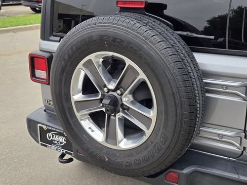 Used 2020 Jeep Wrangler Unlimited Sahara AWD/4WD image 6