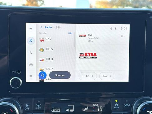 Used 2023 Toyota Highlander XLE image 36