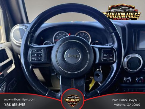 Used 2015 Jeep Wrangler Unlimited Sahara w/ Connectivity Group AWD/4WD image 23