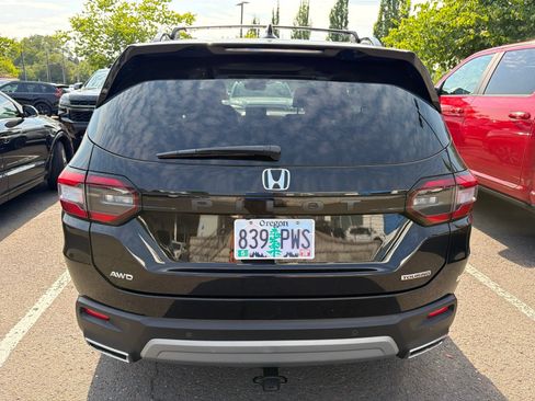 Used 2025 Honda Pilot Touring image 5