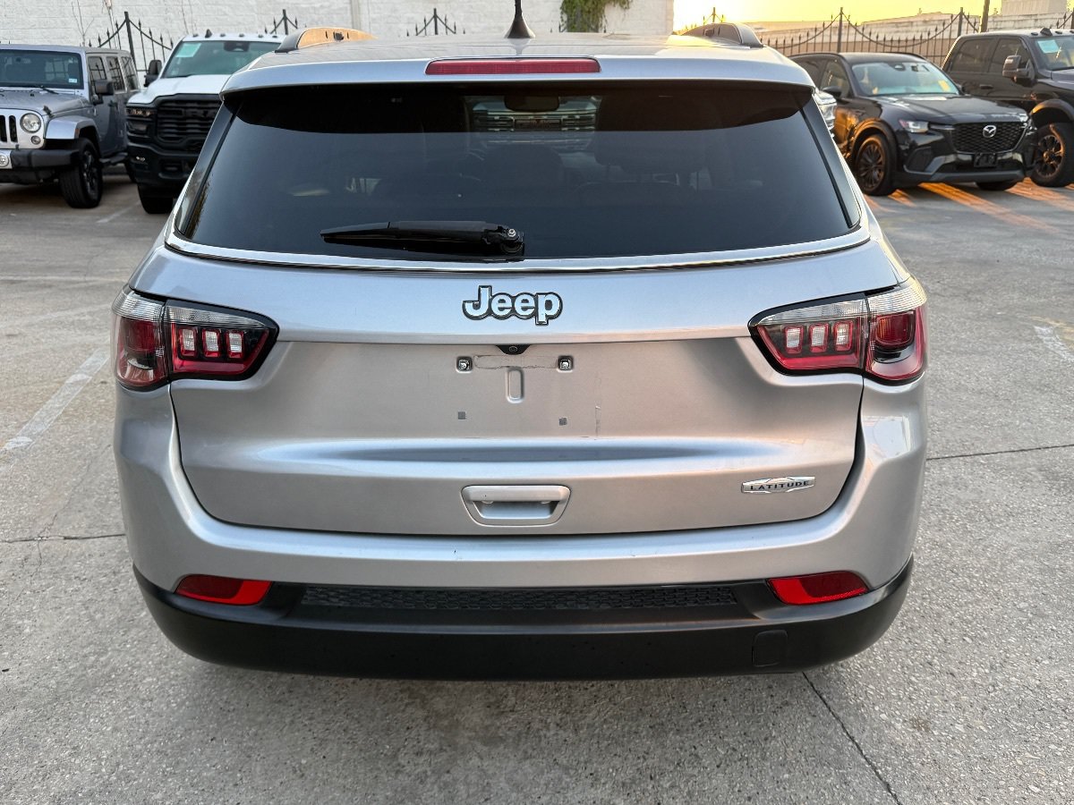Used 2019 Jeep Compass Latitude FWD image 5
