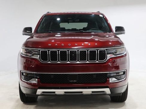 Used 2024 Jeep Wagoneer Series III w/ Premium Group I AWD/4WD image 2