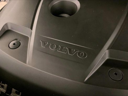 Used 2016 Volvo XC90 T6 Momentum w/ Momentum Plus Package image 32