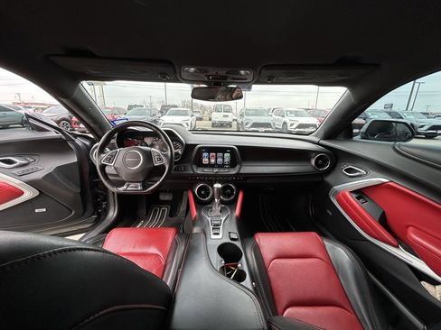 Used 2016 Chevrolet Camaro SS image 9
