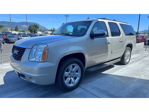 Used 2013 GMC Yukon XL SLT image 3