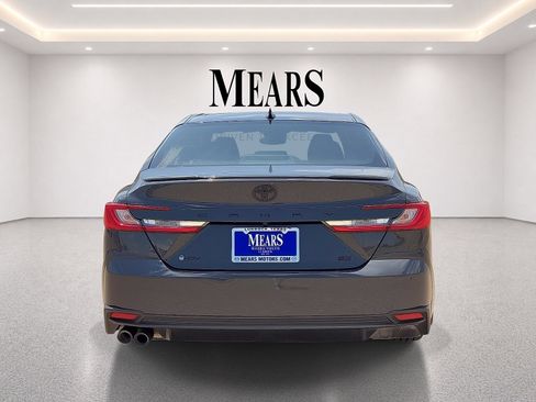 Used 2025 Toyota Camry SE FWD image 4