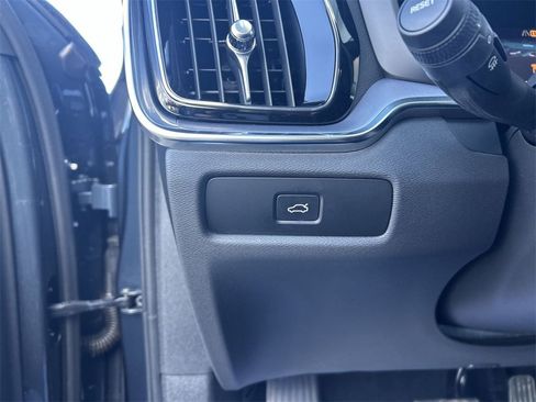 Certified 2024 Volvo S60 B5 Core image 17