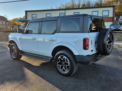 Used 2025 Ford Bronco Outer Banks image 13