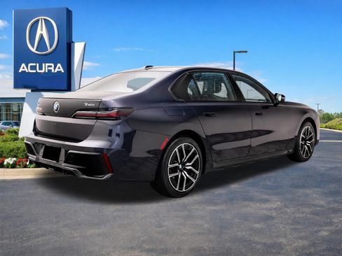 Used 2025 BMW 740i xDrive w/ Premium Package AWD/4WD image 5