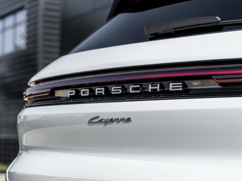 Certified 2025 Porsche Cayenne image 15