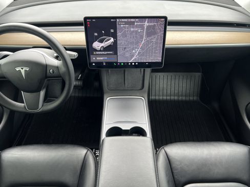 Used 2021 Tesla Model Y Long Range image 31