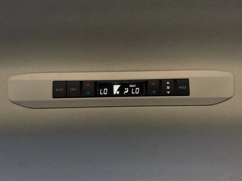 Used 2024 Toyota Sienna XLE FWD image 15