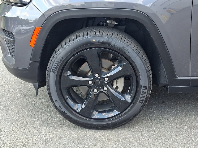 Used 2023 Jeep Grand Cherokee Altitude AWD/4WD image 8