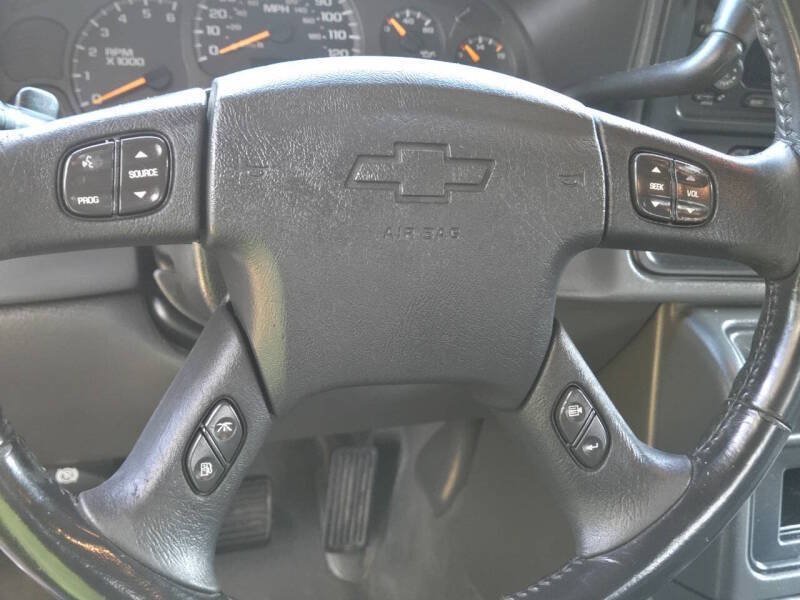 Used 2004 Chevrolet Avalanche Z71 w/ Sun And Sound Package AWD/4WD image 15