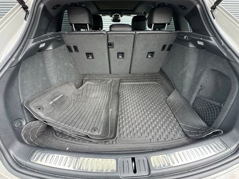 Certified 2024 Porsche Macan AWD/4WD image 39