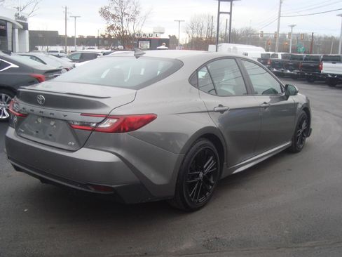 Used 2025 Toyota Camry SE image 4