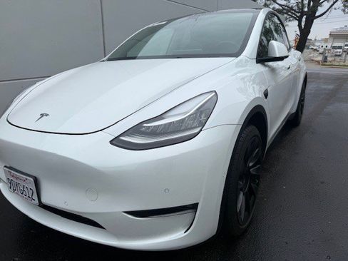 Used 2022 Tesla Model Y Long Range image 5