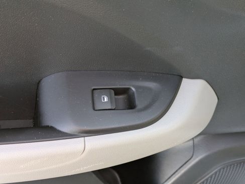 Used 2024 Hyundai Venue SEL image 26