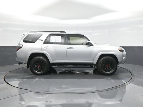 Certified 2022 Toyota 4Runner TRD Off-Road Premium w/ TRD Black Wheel Package (TMS) AWD/4WD image 8
