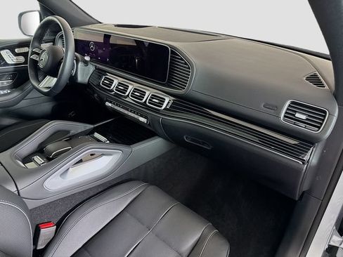 Used 2025 Mercedes-Benz GLS 580 4MATIC image 32