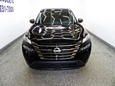 Used 2024 Nissan Rogue S AWD/4WD image 2